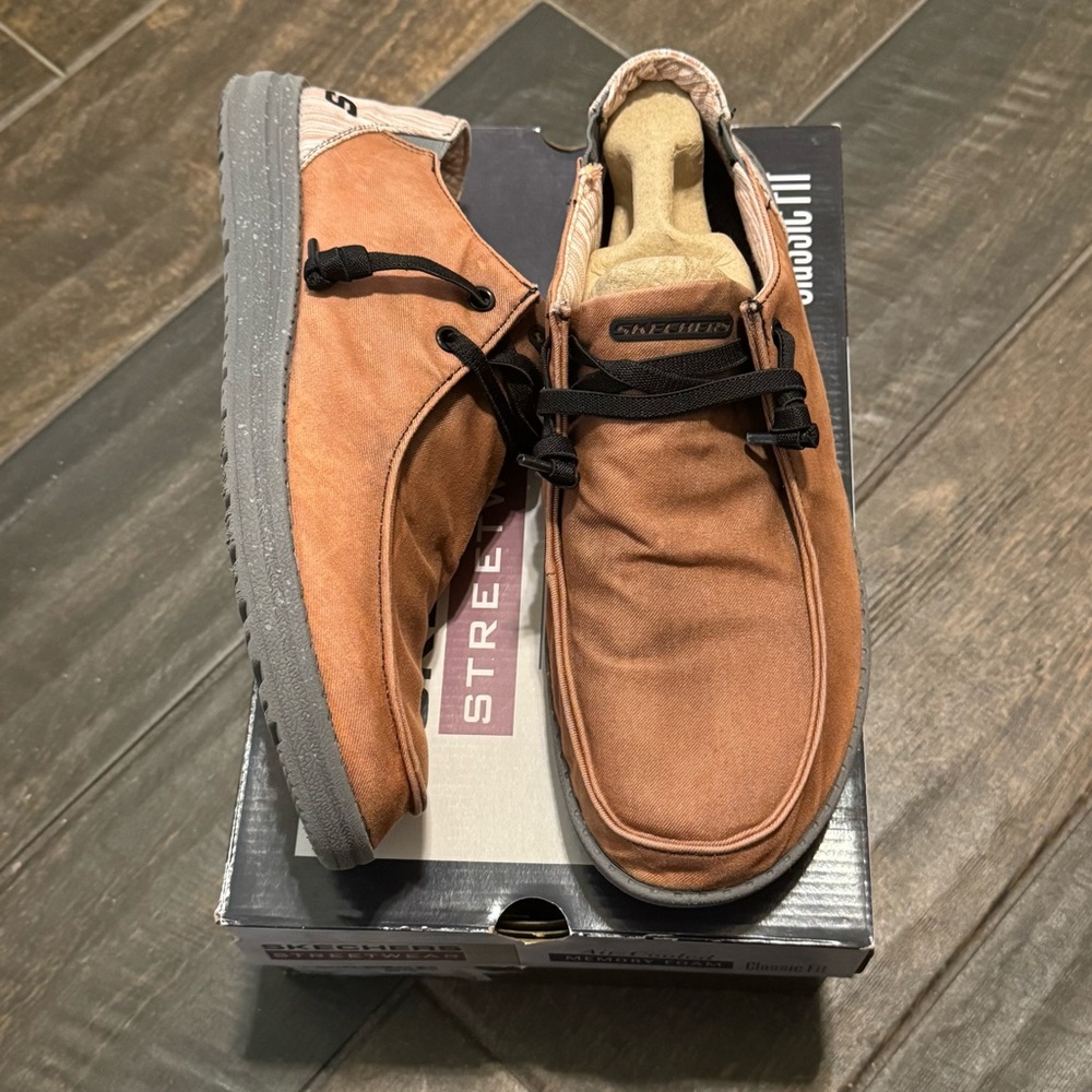 NIB Skechers Melson Chad Wallabee Slip In Shoes